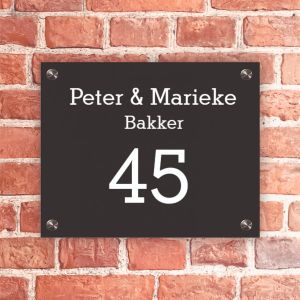 zwart naambordje voordeur